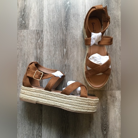 Expandrille Platform X Strap Open Toe Sandals NWT - Picture 1 of 5